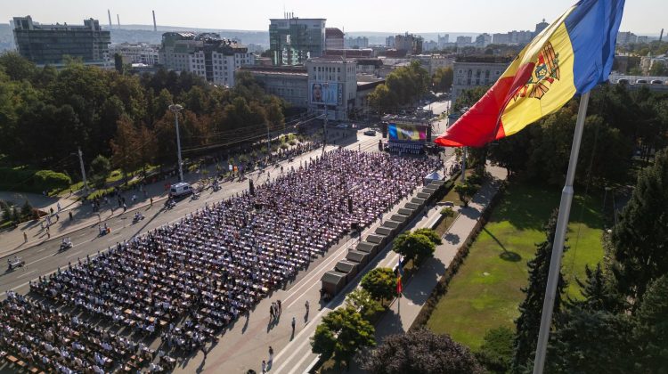 Peste 3.500 de persoane au participat la Marea Dictare Națională: Ce text au avut de scris