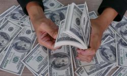 Tot mai mulți milionari în Moldova: Cel mai tânăr are doar 16 ani. De unde provin veniturile celor mai bogați cetățeni