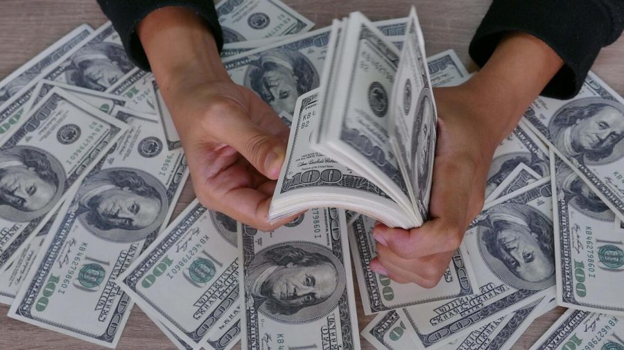 Tot mai mulți milionari în Moldova: Cel mai tânăr are doar 16 ani. De unde provin veniturile celor mai bogați cetățeni