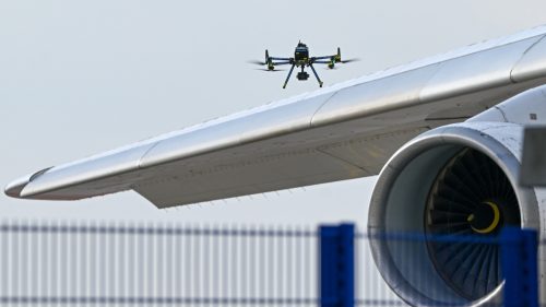 Alertă pe un aeroport din Germania: Traficul aerian, suspendat de două ori din cauza unei drone