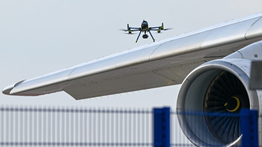 Alertă pe un aeroport din Germania: Traficul aerian, suspendat de două ori din cauza unei drone
