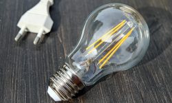 Avem suficient curent pentru sâmbătă, dar autoritățile cer economie: Energia disponibilă pe piețe rămâne scumpă