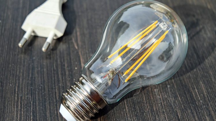 Avem suficient curent pentru sâmbătă, dar autoritățile cer economie: Energia disponibilă pe piețe rămâne scumpă