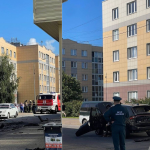 Mașina unui locotenent-colonel rus, aruncată în aer la Petersburg. În mașină se afla militarul și soția sa