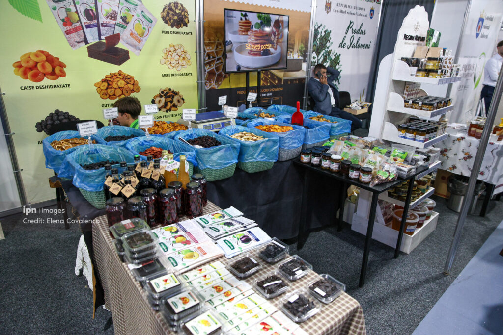 VIDEO La Moldexpo a fost inaugurată expoziția „Produs autohton”, cu peste 300 de producători