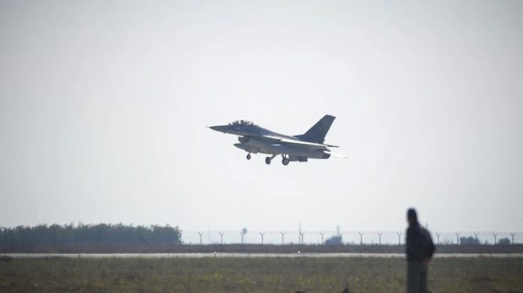 Dronă detectată în spațiul aerian al României. Două avioane F-16 au fost ridicate pentru monitorizarea situației