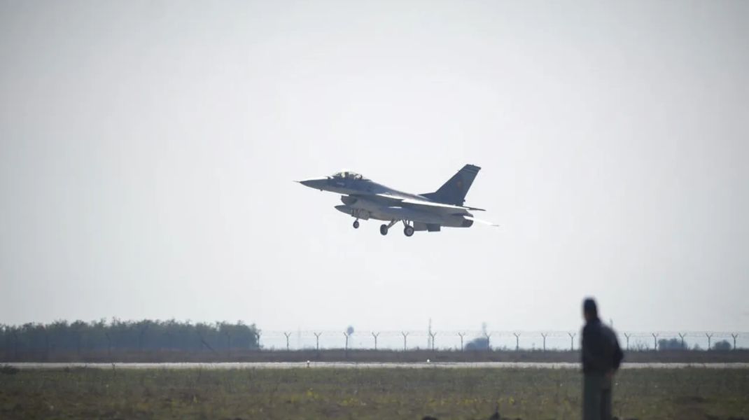 Dronă detectată în spațiul aerian al României. Două avioane F-16 au fost ridicate pentru monitorizarea situației