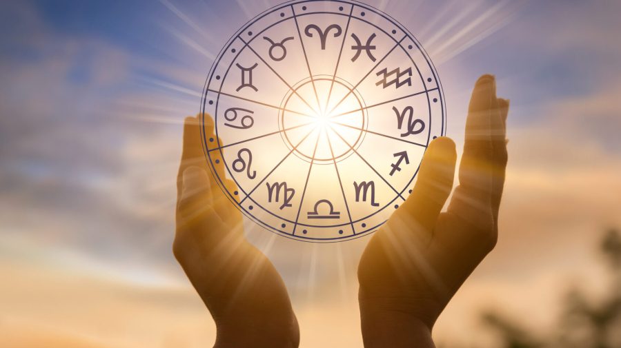 Horoscop 15 august: Ziua schimbărilor pentru mai mulți nativi. Cine trebuie să fie atent la decizii
