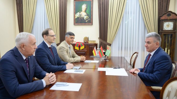 Krasnoselski se laudă că l-a primit din nou pe Iankovski la Tiraspol. Cu el a venit și un pretins diplomat abhaz