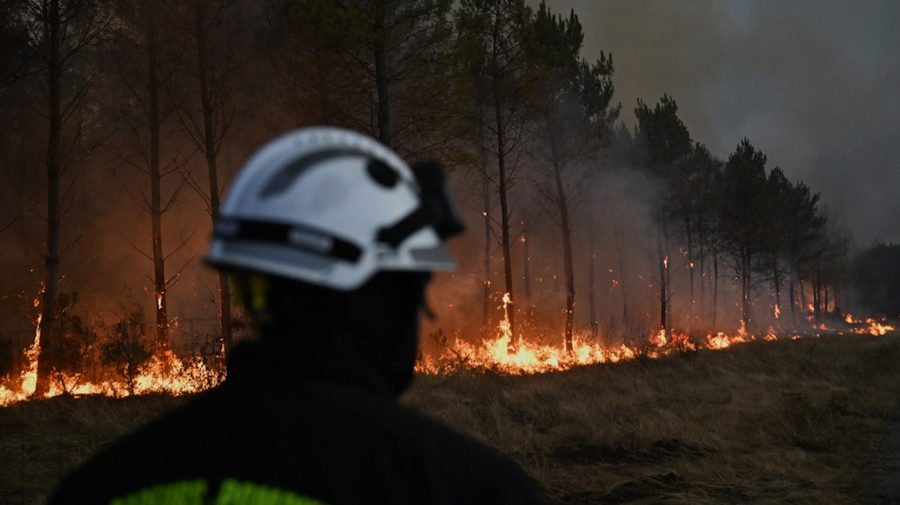 Peste 400 de persoane reținute în Franța după incendiile devastatoare care au mistuit 120.000 de hectare
