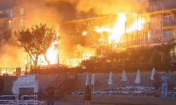 VIDEO Incendiu puternic într-o stațiune din Bulgaria. Turiștii din mai multe hoteluri, evacuați