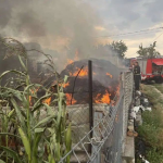 Incendiu provocat de un fulger, în raionul Drochia. 150 de baloți de paie au ars