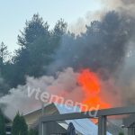 Incendiu la un local pentru evenimente din Tohatin. Focul ar fi izbucnit de la un scurtcircuit