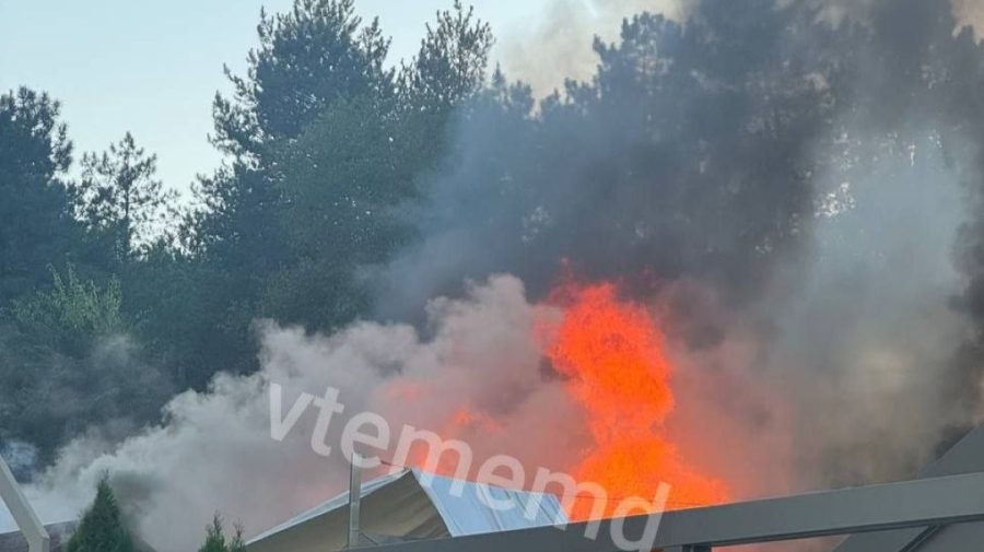 Incendiu la un local pentru evenimente din Tohatin. Focul ar fi izbucnit de la un scurtcircuit