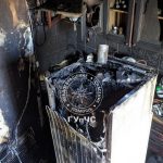 FOTO Bărbat, internat în reanimare după ce apartamentul i-a fost cuprins de flăcări. Nu a ma rămas nimic din bucătărie