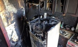 FOTO Bărbat, internat în reanimare după ce apartamentul i-a fost cuprins de flăcări. Nu a mai rămas nimic din bucătărie