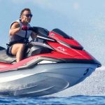 „Când Franța arde, președintele se distrează pe skijet”: Emmanuel Macron, criticat dur după fotografiile din vacanță