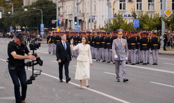 „Putem să ne mândrim cu cei care au grijă să fim în siguranță”. Sandu, prima declarație după parada Independenței