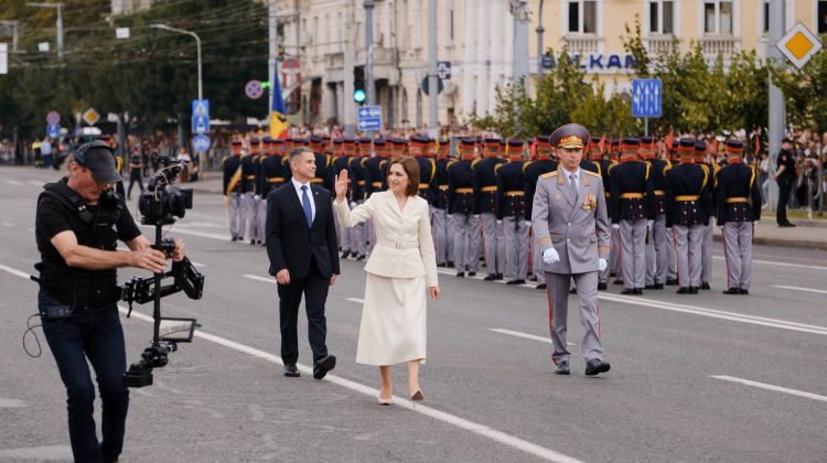 „Putem să ne mândrim cu cei care au grijă să fim în siguranță”. Sandu, prima declarație după parada Independenței