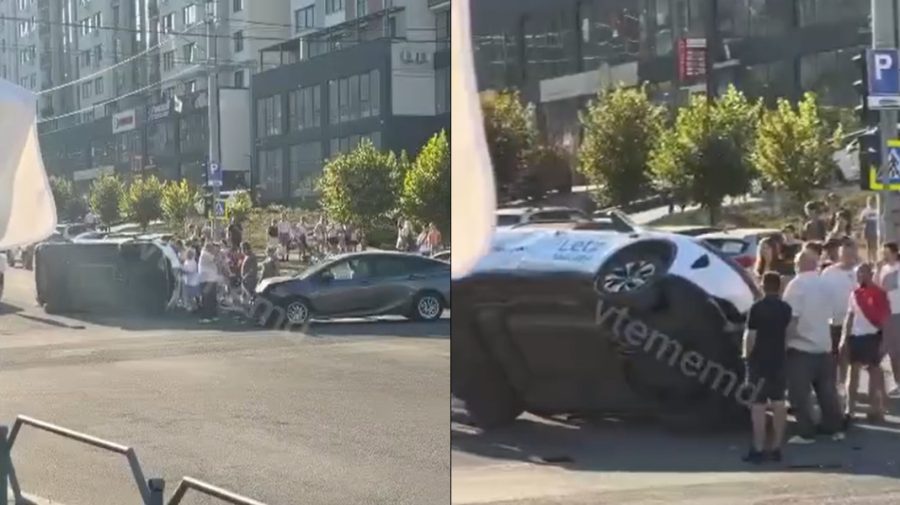 Accident în Chișinău: Un taxi s-a răsturnat după impactul cu un alt automobil. VIDEO de la fața locului