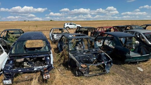 VIDEO 14 mașini, ridicate de vameși la Florești. Autoturismele se aflau ilegal în Moldova