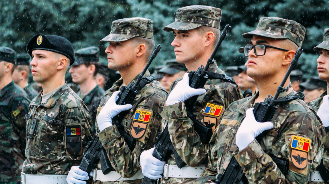 FOTO Peste 300 de militari au depus credință Patriei în ajunul Zilei Independenței Republicii Moldova