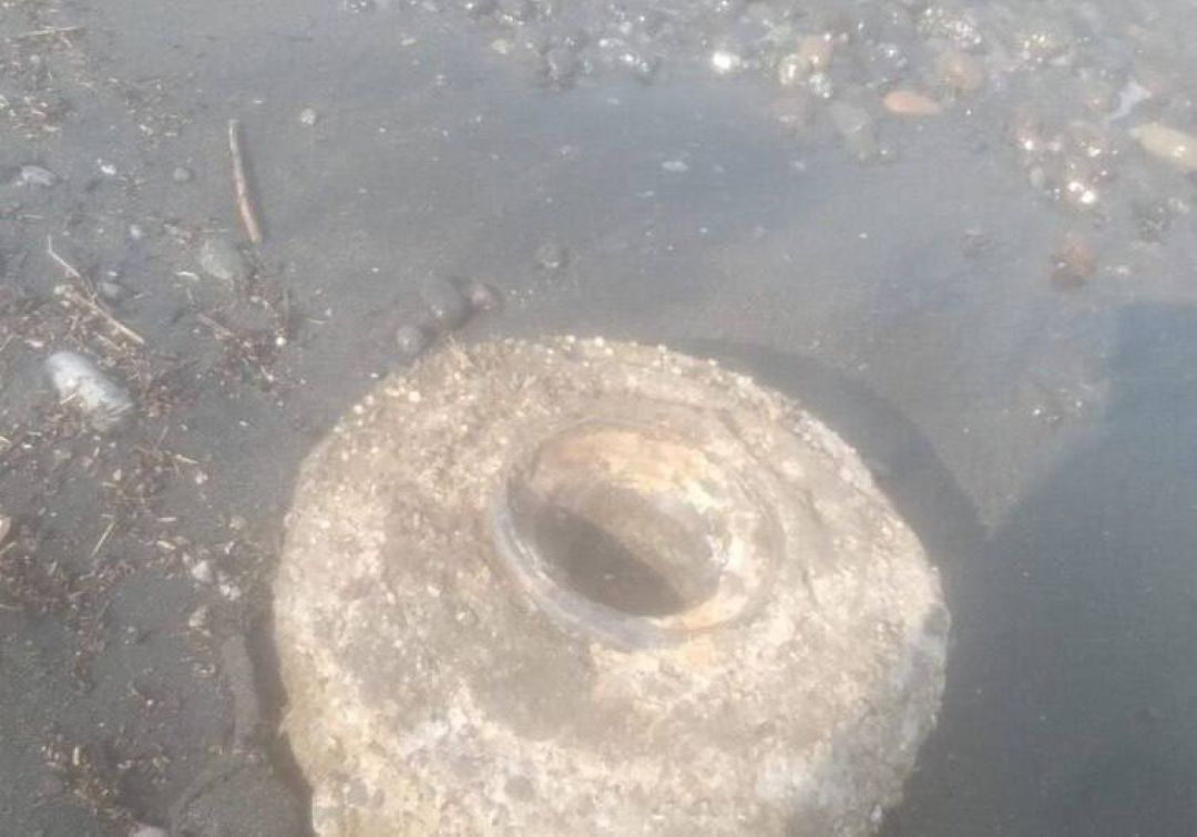Mină antitanc din al Doilea Război Mondial, găsită în Nistru, lângă Bender