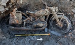 Descoperire neobișnuită lângă Parlamentul Ungariei: Doi soldați germani și o motocicletă militară, găsiți în Dunăre