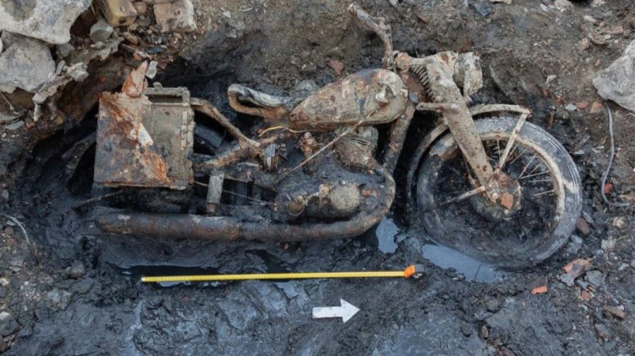 Descoperire neobișnuită lângă Parlamentul Ungariei: Doi soldați germani și o motocicletă militară, găsiți în Dunăre