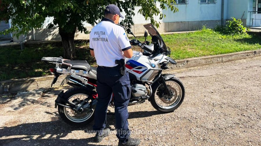 Moldovean, oprit la frontiera cu România. Motocicleta pe care o conducea era furată din Italia