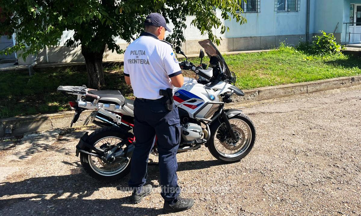 Moldovean, oprit la frontiera cu România. Motocicleta pe care o conducea era furată din Italia