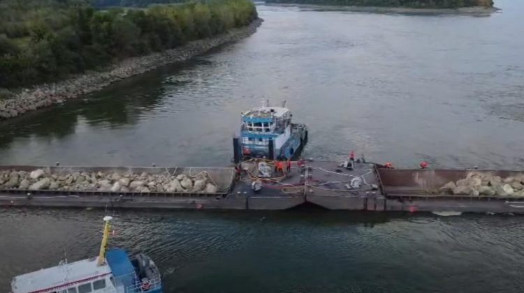Nivelul Dunării a crescut cu 4 cm în zona centralei de la Cernavodă, după scufundarea barjelor