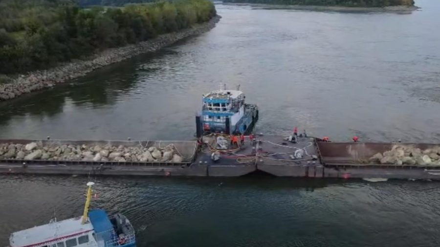 Nivelul Dunării a crescut cu 4 cm în zona centralei de la Cernavodă, după scufundarea barjelor