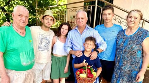 Viitoarea noră a lui Igor Dodon, verificată timp de trei ore la intrarea în Republica Moldova