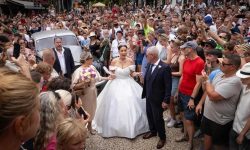Mii de oameni s-au adunat la catedrala din Madeira pentru nunta lui Ronaldo, dar mirele era altcineva