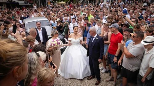 Mii de oameni s-au adunat la catedrala din Madeira pentru nunta lui Ronaldo, dar mirele era altcineva