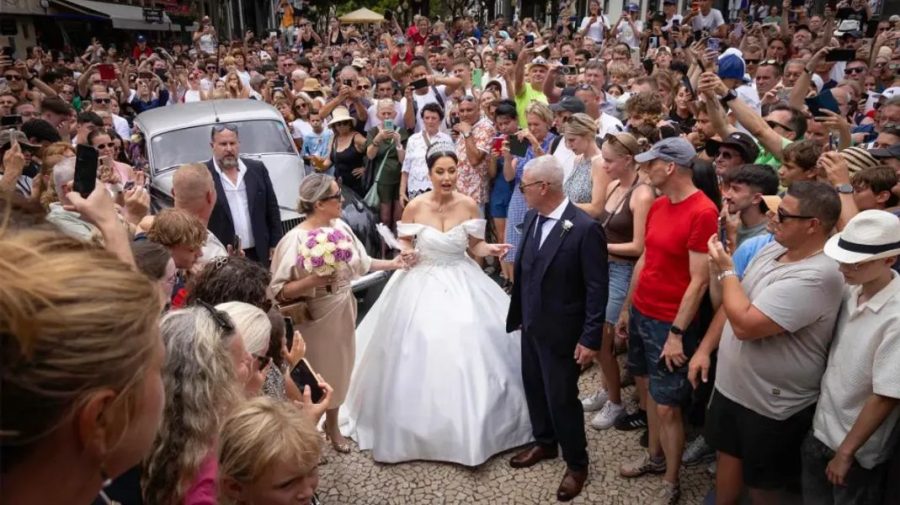 Mii de oameni s-au adunat la catedrala din Madeira pentru nunta lui Ronaldo, dar mirele era altcineva