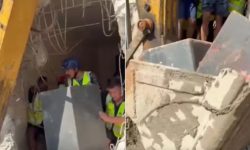 Aurul și banii dintr-o bancă, îngropate de viitura din Nepal. Polițiștii le-au recuperat după 8 ore de săpături