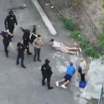 Planuri criminale într-un cimitir din Bălți: Ce au găsit polițiștii asupra a 8 membri ai grupării „Kitaeț”