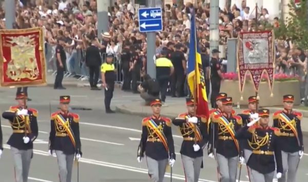 Urmăiriți LIVE parada militară din capitală