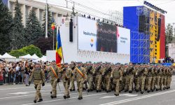 Peste 7 000 de oameni au urmărit parada militară de Ziua Independenței