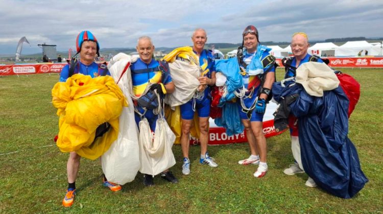 Cinci sportivi moldoveni reprezintă țara la Campionatul Mondial de Parașutism din Slovacia