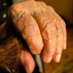Escrocii i-au venit până la poarta casei: O femeie din Drochia a rămas fără 92 de mii de lei