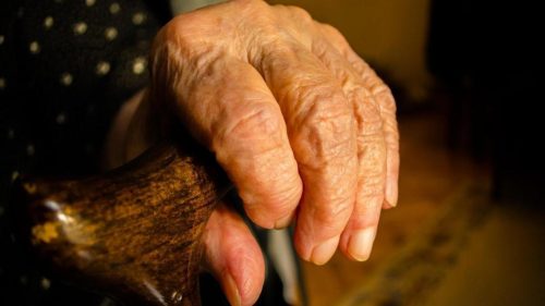 Escrocii i-au venit până la poarta casei: O femeie din Drochia a rămas fără 92 de mii de lei