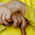 O femeie din Chișinău, trasă pe sfoară de escroci. A rămas fără banii care îi economisea