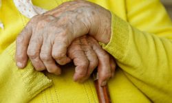 O femeie din Chișinău, trasă pe sfoară de escroci. A rămas fără banii care îi economisea