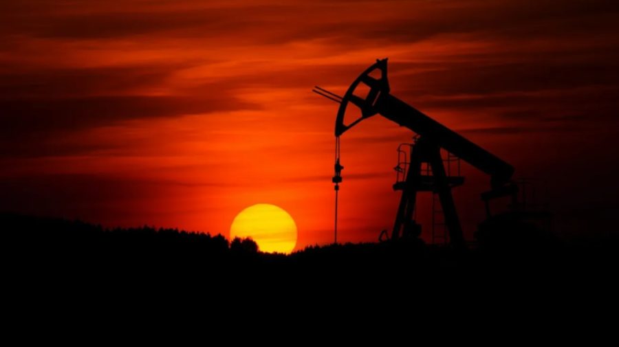 Petrolul se ieftinește pe piețele internaționale. Brent a ajuns sub pragul de 80 de dolari