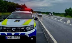 Ploaia reduce vizibilitatea pe drumurile din Moldova. Poliția vine cu recomandări pentru șoferi