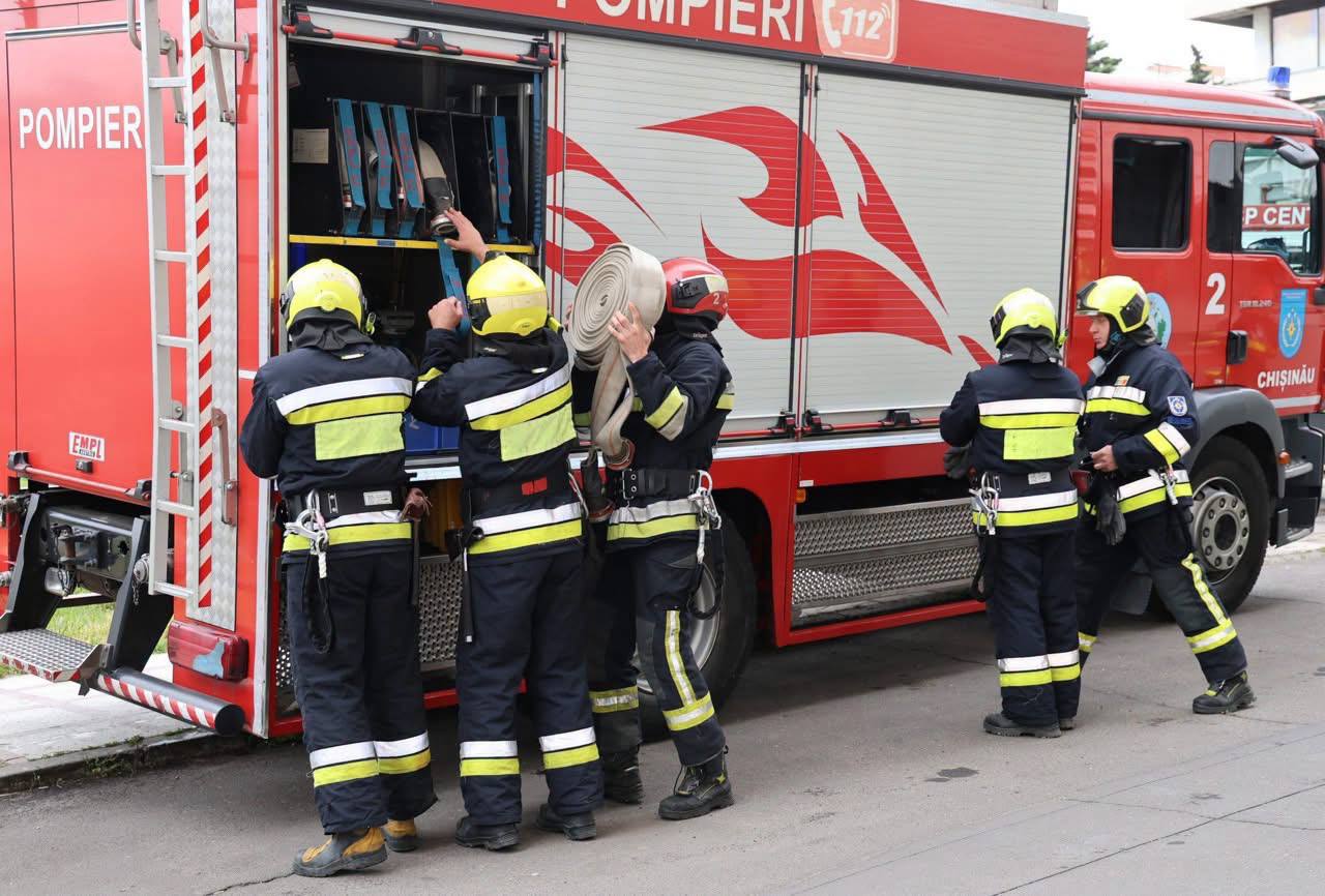 Incendiul de la Tohatin: Flăcările au distrus în totalitate o casă de vară de 144 metri pătrați
