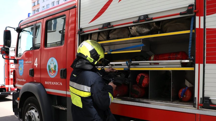 Incendiu de vegetație în Codru: Cinci echipaje de pompieri intervin